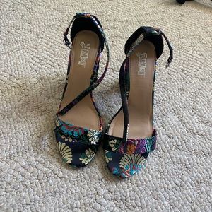 Tribal print Heels